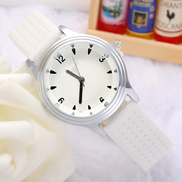 合金女士學生禮品手表批發(fā)廠家直銷【穩(wěn)達時鐘表】