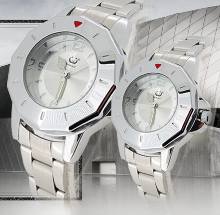 時(shí)尚高檔情侶禮品手表生產(chǎn)廠家對(duì)接 1對(duì)1定制[穩(wěn)達(dá)時(shí)]