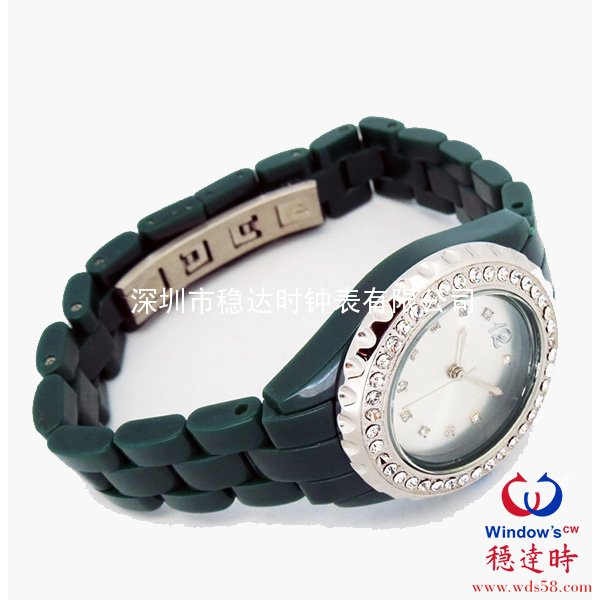綠色朔料殼帶男士手表