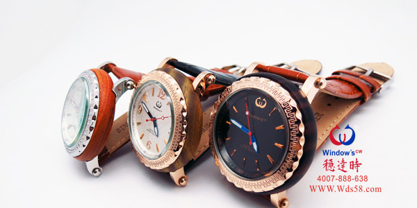 穩(wěn)達時時尚檀木殼手表