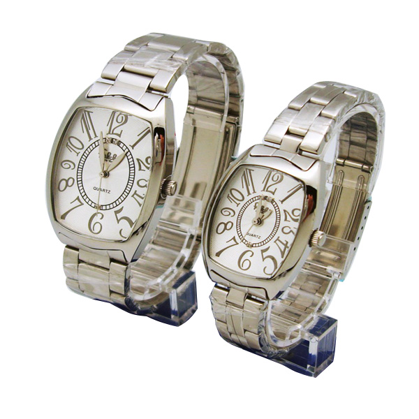 穩(wěn)達時經(jīng)典簡約豪華商務(wù)進口機芯防水防塵情侶手表