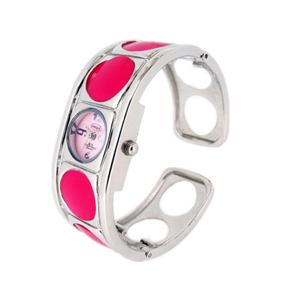 深圳手表廠供應(yīng)百搭款個性手鐲手表定制廠家直銷