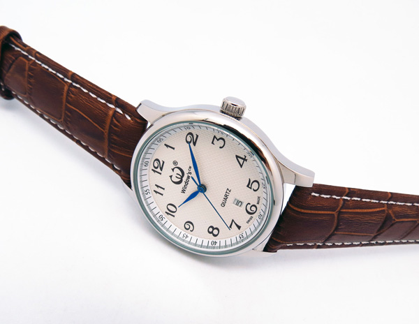 手表定制廠家供應(yīng)經(jīng)典男裝不銹鋼商務(wù)手表定制【穩(wěn)達(dá)時鐘表】