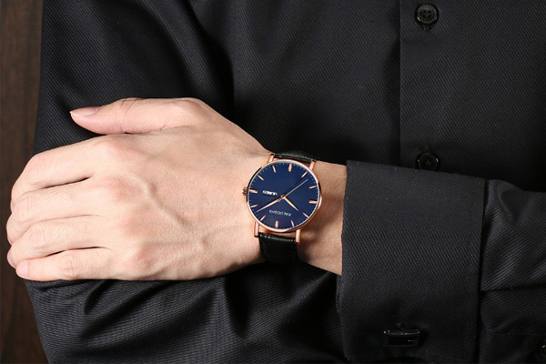 潮流男士不銹鋼藍(lán)色字面石英手表&mdash;&mdash;穩(wěn)達(dá)時(shí)