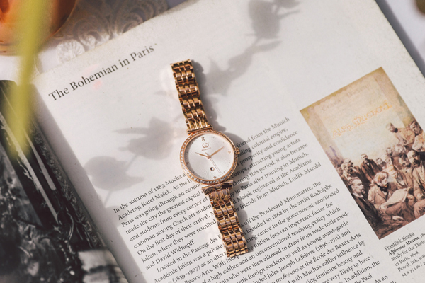 穩(wěn)達(dá)時(shí)廠家批量定制精鋼防水女士時(shí)尚腕表 