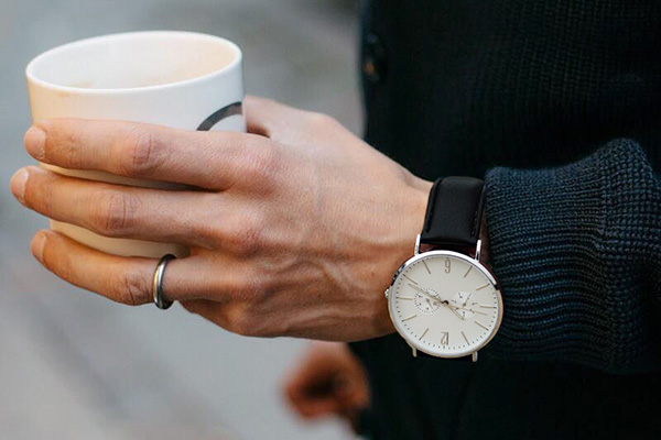 穩(wěn)達時簡約款式防水石英腕表 直銷