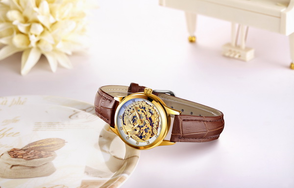 男士防水夜光手表石英表廠家直銷(xiāo)