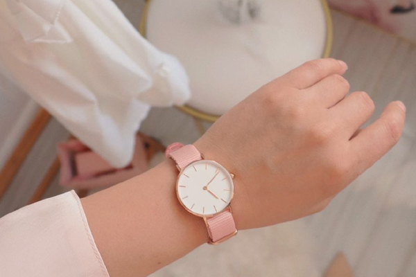 女士腕表禮品定制就在穩(wěn)達(dá)時手表廠
