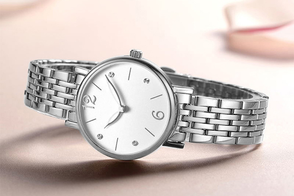 女款時尚簡約腕表 現(xiàn)?？钍娇尚∨慷ㄗ? style=