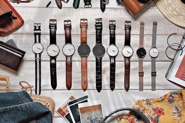 穩(wěn)達(dá)時精美時尚皮帶手表廠家定制加工