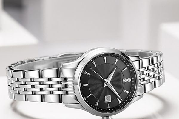 商務(wù)鋼帶款式男士大表盤商務(wù)手表