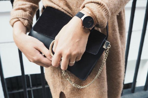 氣質(zhì)精品女士小巧石英手表廠家定制供應