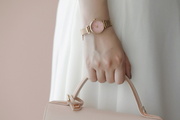 穩(wěn)達(dá)時(shí)精致米蘭表帶女士石英手表廠家熱銷款式