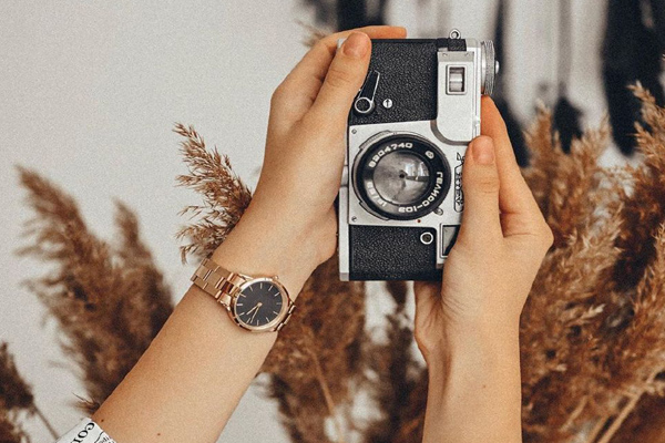 商務(wù)輕奢女士石英手表定制就在穩(wěn)達(dá)時(shí)